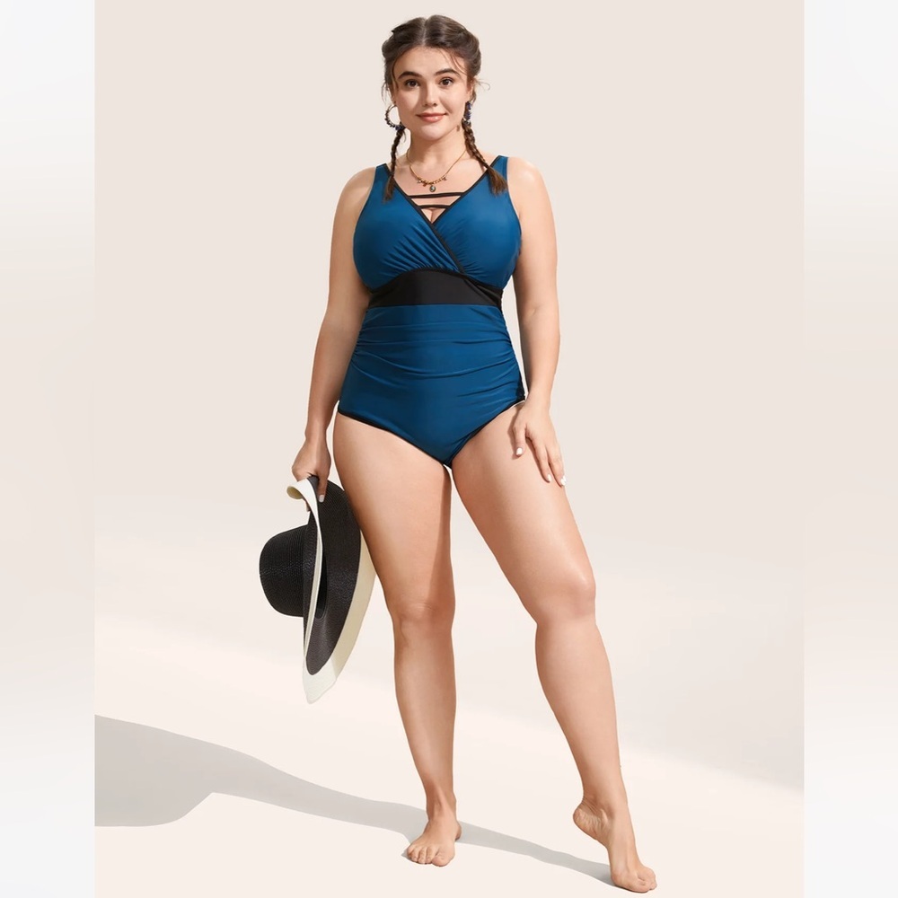 BloomChic NEW Contrast Trim Keyhole Gathered One Piece Swimsuit Color Block 30 - Picture 6 of 15